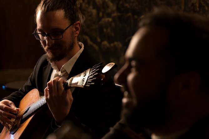 1-hour Intimate Fado Concert in a Typical Venue - What the music may feel like