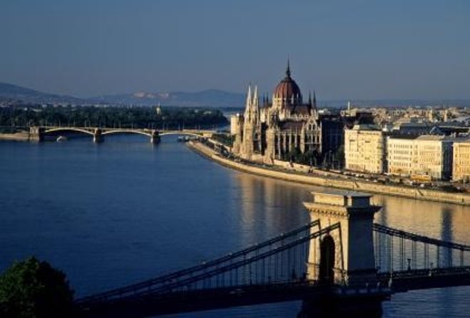 10PM Budapest Danube Cruise with Live Music & Food or Drinks - Five things to know before booking