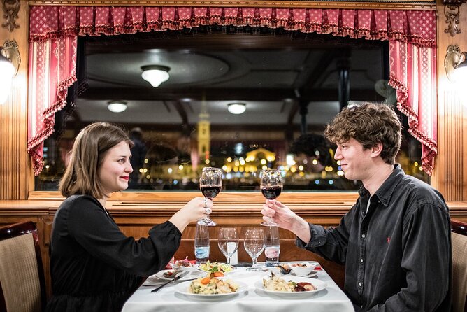 10PM Budapest Danube Cruise with Live Music & Food or Drinks - Should you book it?