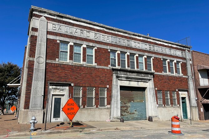 A Self Guided Walking Tour of Brews, Blues and BBQ in Memphis - Downtown architecture, alleys, and public places