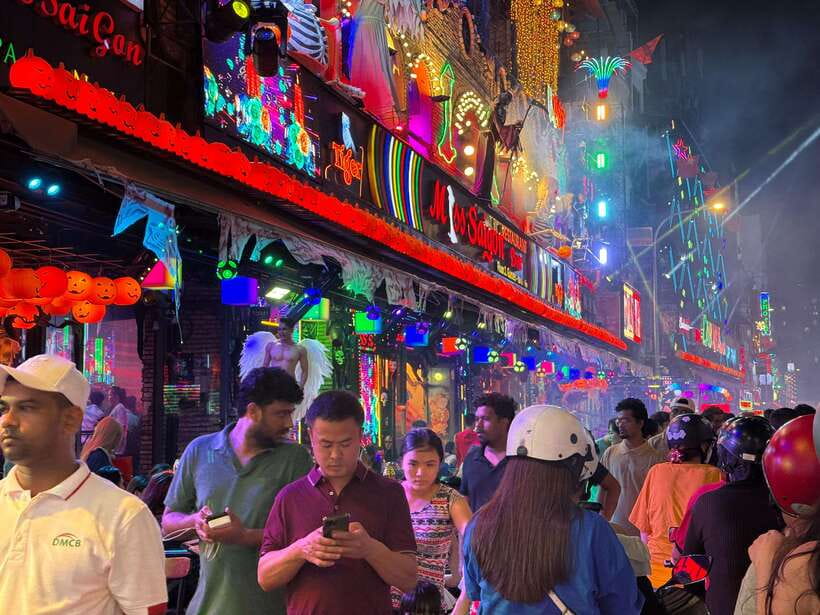 Acoustics Live Music And Saigon Night Life Street Food Tour - Who should book this evening?