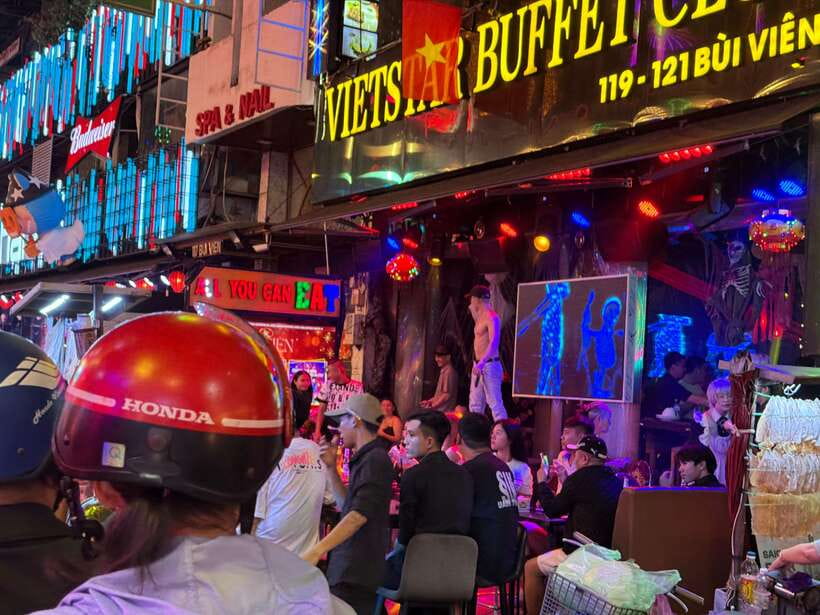 Acoustics Live Music And Saigon Night Life Street Food Tour - Should you book the Saigon night tour?