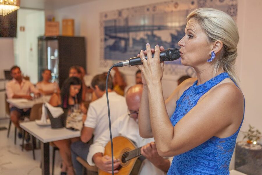 Algarve: Fado Night with 6- Course Algarvian Tapas Dishes - The opening: bread, olive oil, and crab pâté