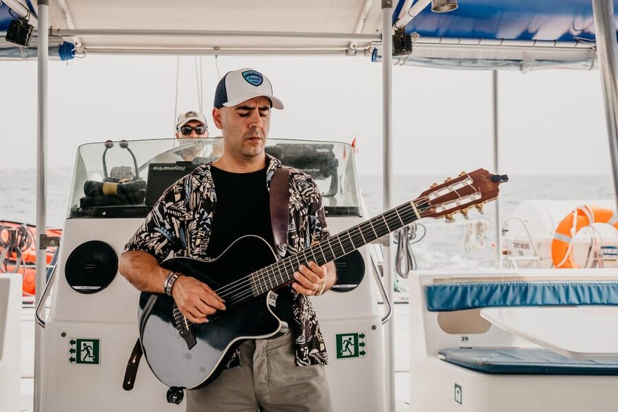 Alicante: Afternoon Cruise with Appetizer and Live Music - Live music, fruit, and the onboard bar