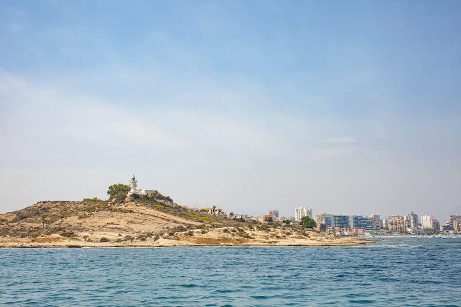 Alicante: Afternoon Cruise with Appetizer and Live Music - The return across Alicante Bay