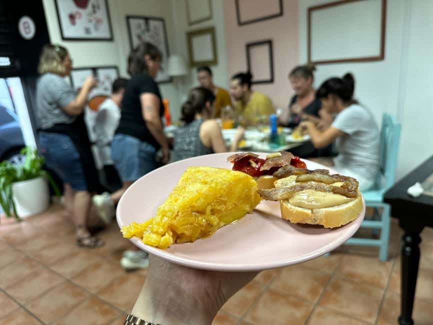Alicante:Evening Spanish Tapas Cooking Class with Live Music - Starting near Alicante’s Central Market