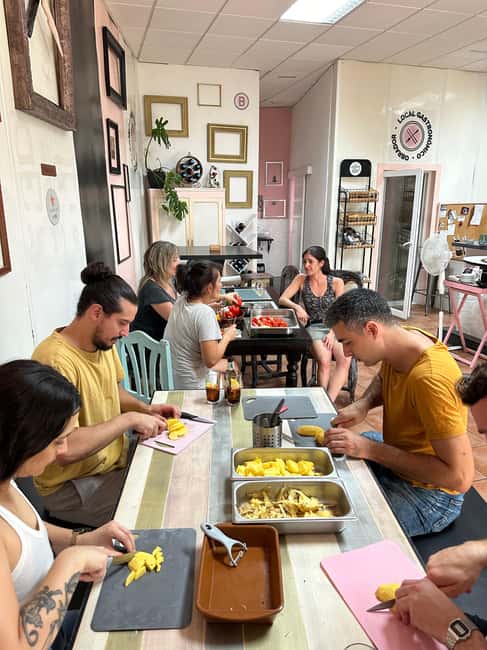 Alicante:Evening Spanish Tapas Cooking Class with Live Music - Spanish guitar after the plates are cleared