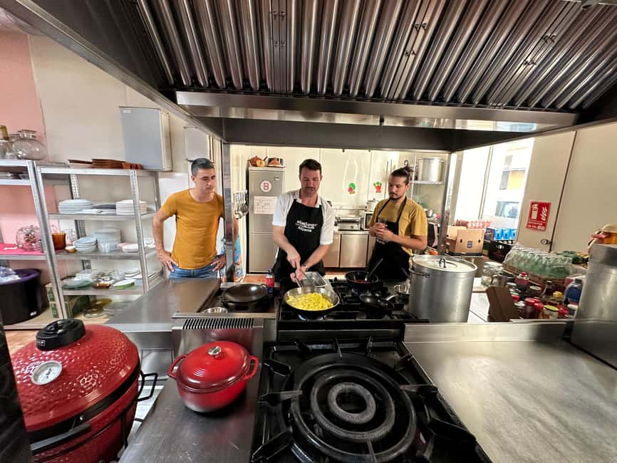 Alicante:Evening Spanish Tapas Cooking Class with Live Music - Group size, comfort, and the best time to go