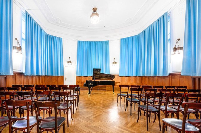 Amadeus Concerts at Ehrbarsaal - Viennas hidden gem - The sparkling wine and conversation afterward
