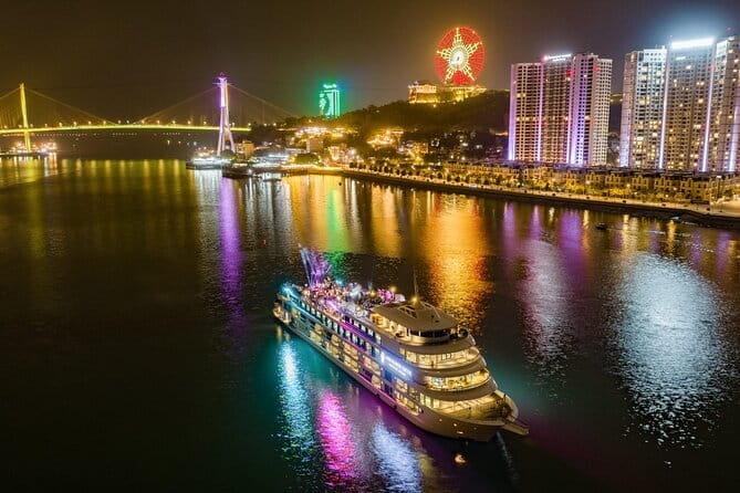 Ambassador Dinner Cruise with Live Music, Firework and Luxe - A night cruise with a clear purpose