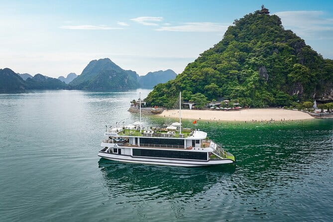 Ambassador Dinner Cruise with Live Music, Firework and Luxe - Halong City lights and Bai Chay Bridge