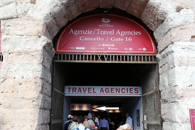 Arena di Verona Opera - Ticket + 1h City guided walking tour - Piazza delle Erbe and the political heart of Verona