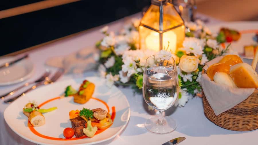 Bali/Benoa: 5-Course Romantic Evening Cruise With Live Music - Drinks, clothing, and small practical details