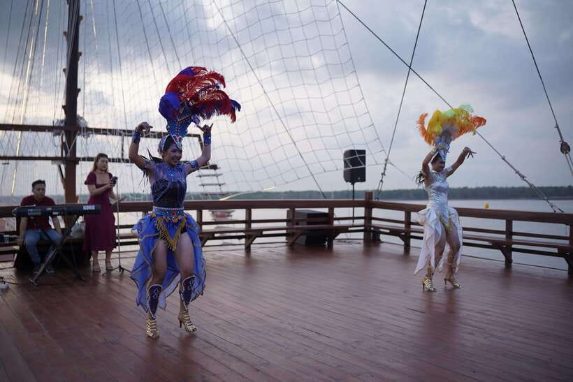 Bali Phinisi Cruise: Sunset Dinner with Live Music & Buffet - Pickup, drop-off, and practical planning