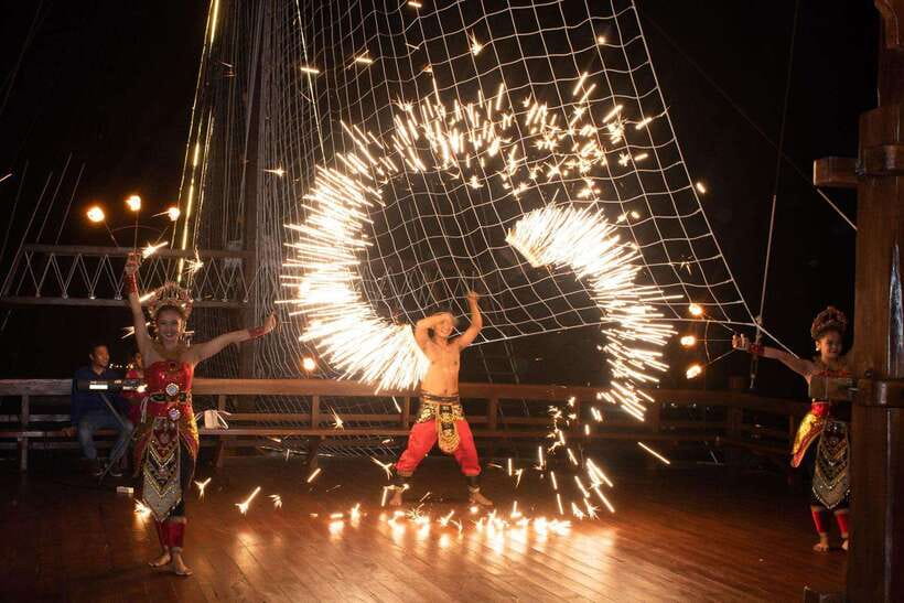 Bali Phinisi Cruise: Sunset Dinner with Live Music & Buffet - What the four-hour schedule really means