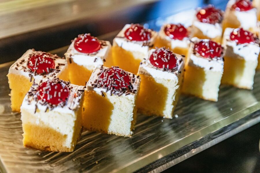 Bangkok: Alangka Luxury Buffet Dinner Cruise With Live Music - Key points to know before you book