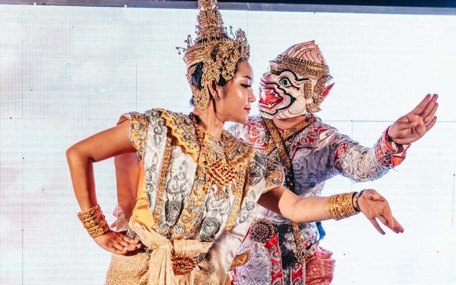 Bangkok: Alangka Luxury Cruise with Buffet and Live Music - Who will enjoy this cruise most