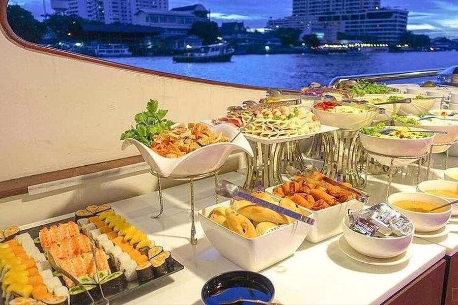 Bangkok: Evening Dinner Cruise with Live Music Chao Phraya - Why a night on the Chao Phraya works so well