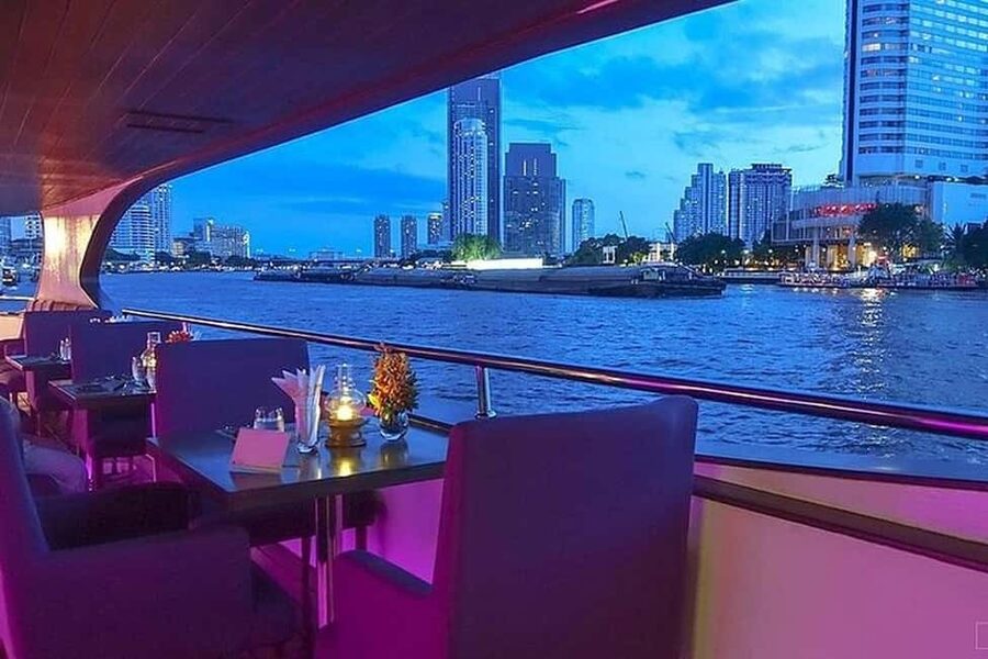 Bangkok: Evening Dinner Cruise with Live Music Chao Phraya - Boarding with a welcome drink