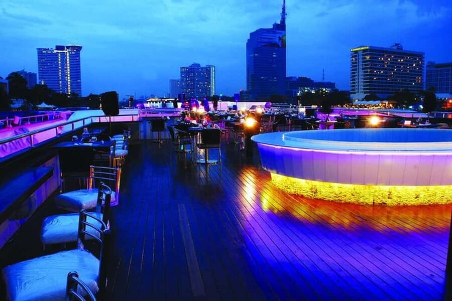 Bangkok: Evening Dinner Cruise with Live Music Chao Phraya - The buffet: practical, varied, and easy for groups
