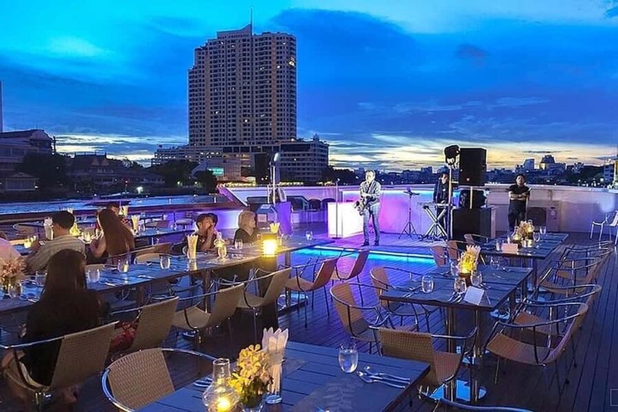 Bangkok: Evening Dinner Cruise with Live Music Chao Phraya - Who will enjoy this cruise most?