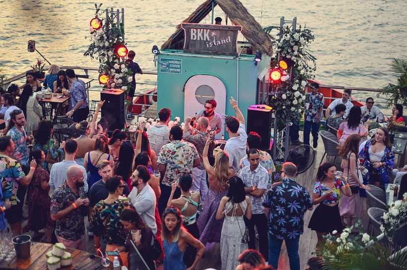 Bangkok: Party Boat Cruise with DJ and Live Music - Two stages, several music styles