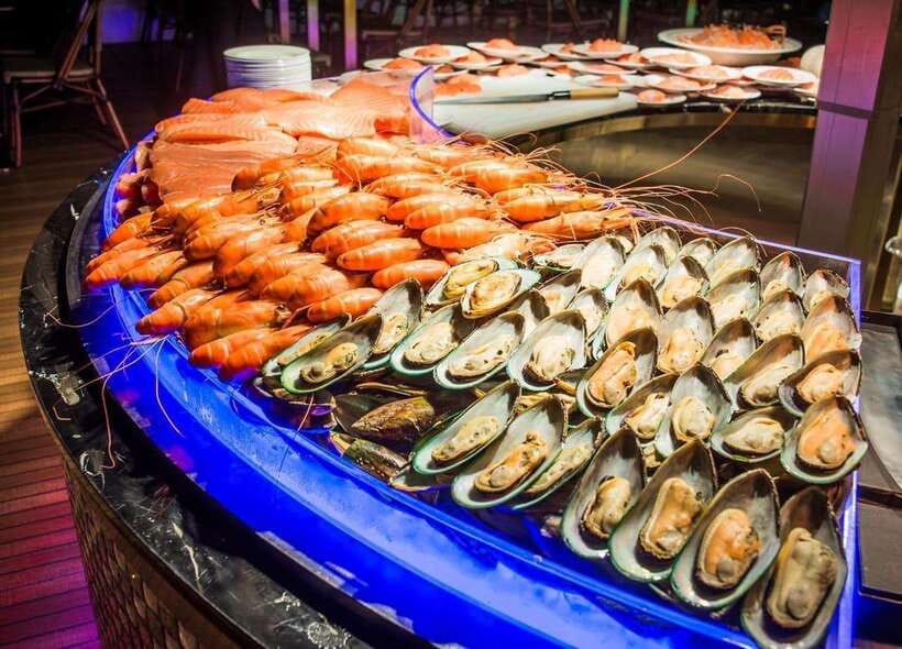 Bangkok: Royal Princess River Dinner Cruise with Live Music - Key points at a glance