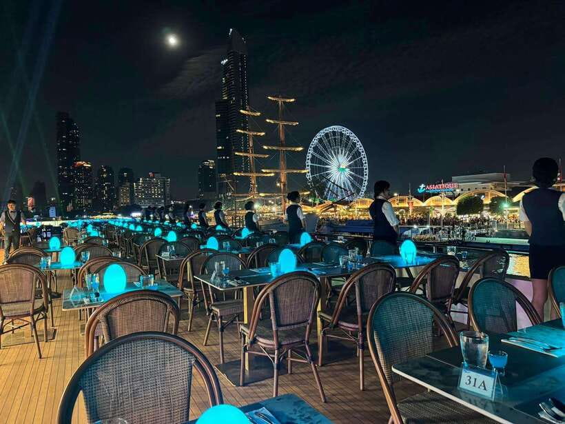 Bangkok: Royal Princess River Dinner Cruise with Live Music - What the Royal Princess cruise is really like