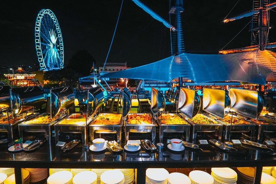 Bangkok: Royal Princess River Dinner Cruise with Live Music - The Chao Phraya route, stop by stop