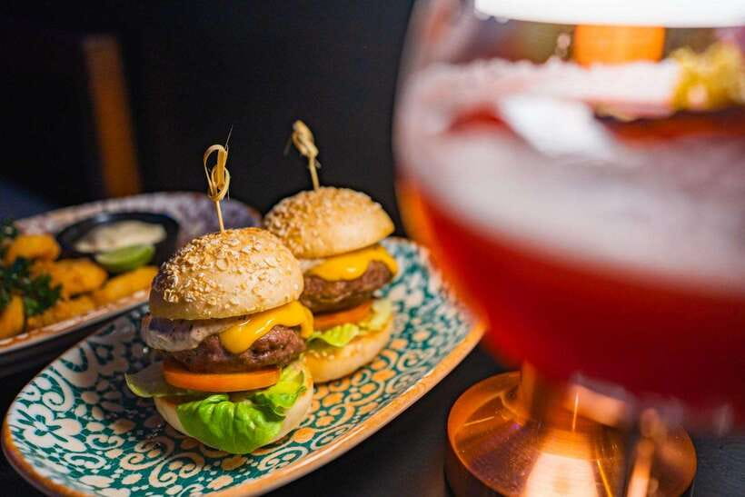 Bangkok: ThreeSixty Jazz Lounge at Millennium Hilton - How the evening fits together
