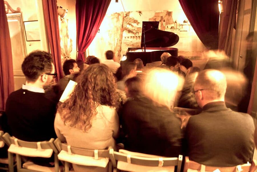 Barcelona: Solo Piano Intimate concerts in Barcelona - A small theater with a big personality