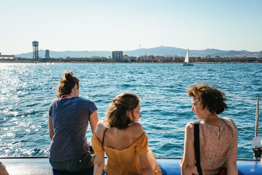 Barcelona: Sunset Catamaran Cruise with Live Music - How long the cruise lasts and when to go