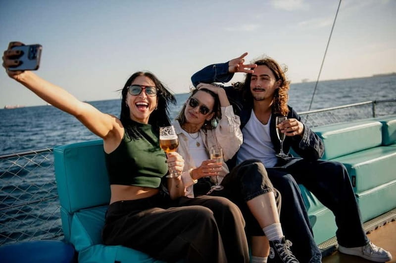 Barcelona: Sunset Sailing Cruise with Live Music - Live music that matches the mood