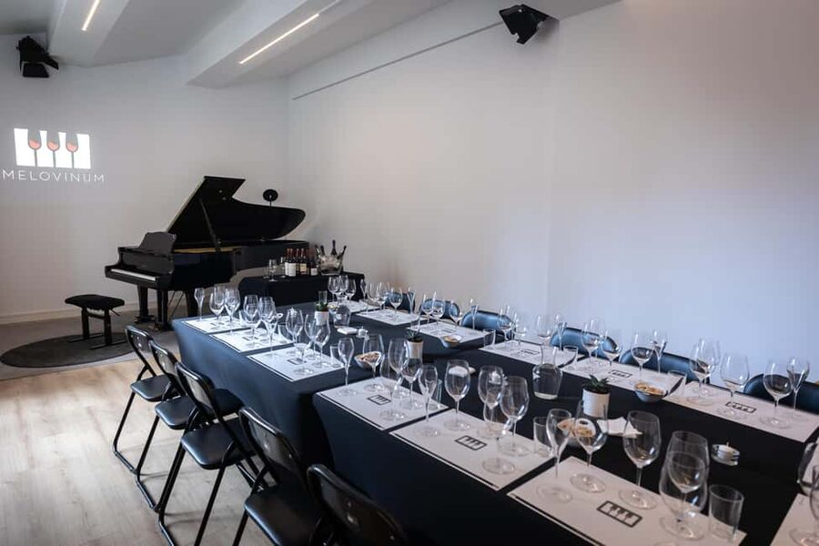 Barcelona: Taste 5 Spanish Wines paired with Live Music - Cava, Atlantic whites, and dry-climate reds