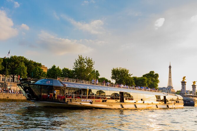 Bateaux Mouches Dinner Cruise on the Seine River in Paris - Choosing between Prestige and Excellence