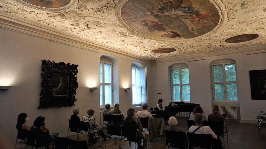 Berlin: Classical concerts in Köpenick Palace - Aurora Hall - The 2026 calendar, from romantic duets to Iberian guitar