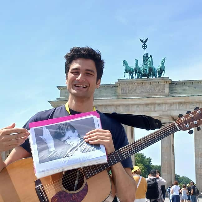 Berlin: Historical Walking Tour with Live Music - Key points at a glance