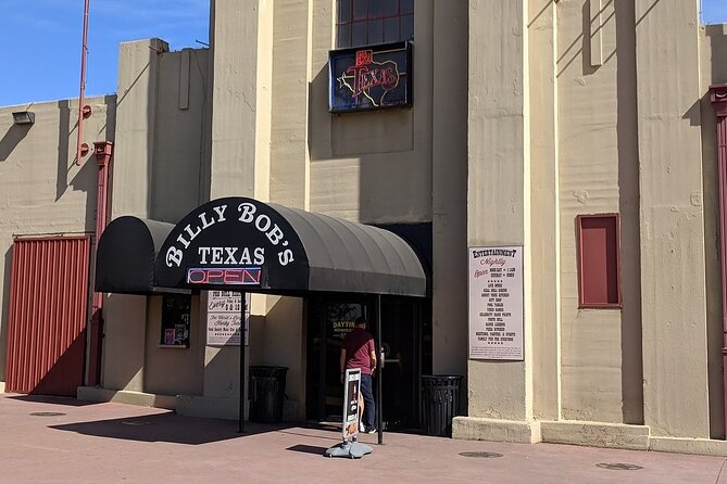 Billy Bob's Texas Honky Tonk Dinner and Photo Package - Free line dancing and the Texas dance floor