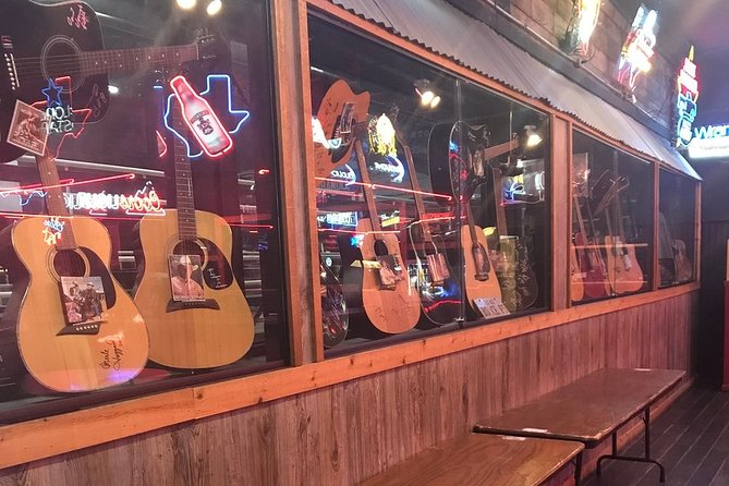Billy Bob's Texas Honky Tonk Dinner and Photo Package - Using the $20 café voucher for dinner