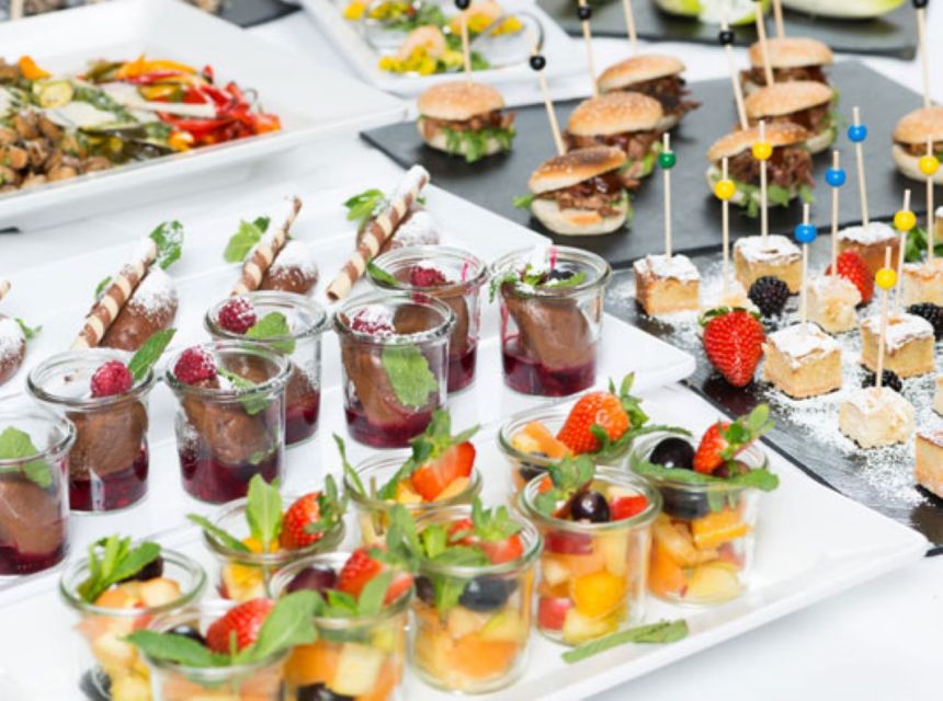 Bonn: Sunday Brunch Buffet with Cologne live music - A Sunday meal on the Rhine aboard Moby Dick