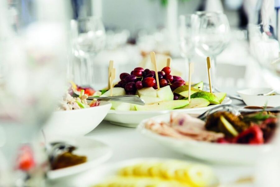 Bonn: Sunday Brunch Buffet with Cologne live music - Who will enjoy this Bonn cruise most?