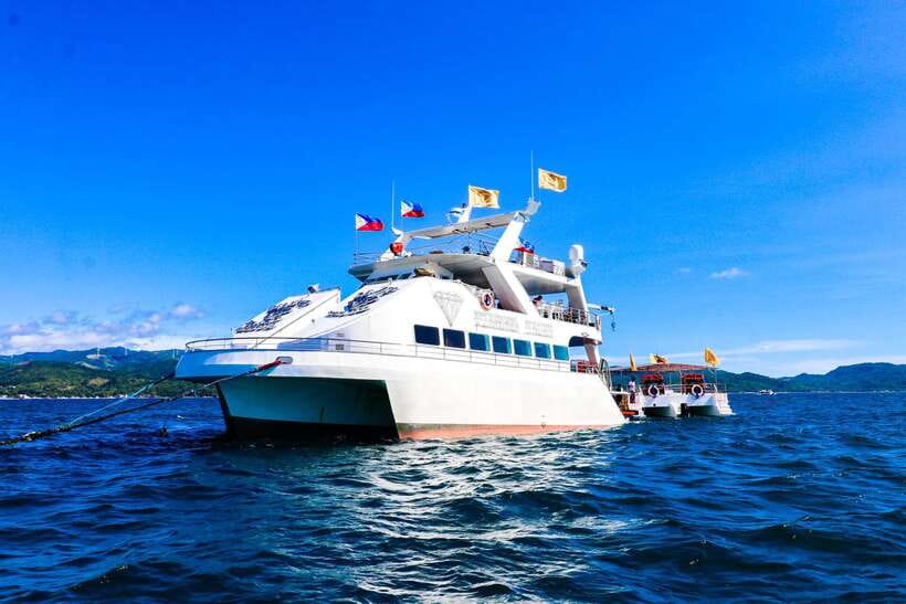 Boracay: Scenic Sunset Cruise with Live Music - Welcome drinks, pica-pica, and the first hour