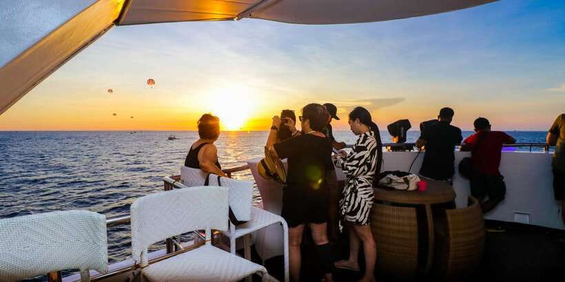 Boracay: Scenic Sunset Cruise with Live Music - Snorkeling for 30 minutes, with one extra charge