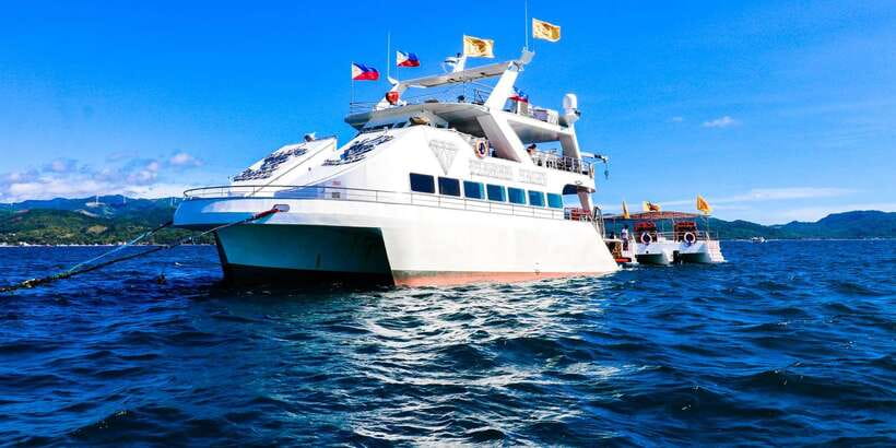Boracay: Scenic Sunset Cruise with Live Music - Sunset views along Boracay’s White Beach