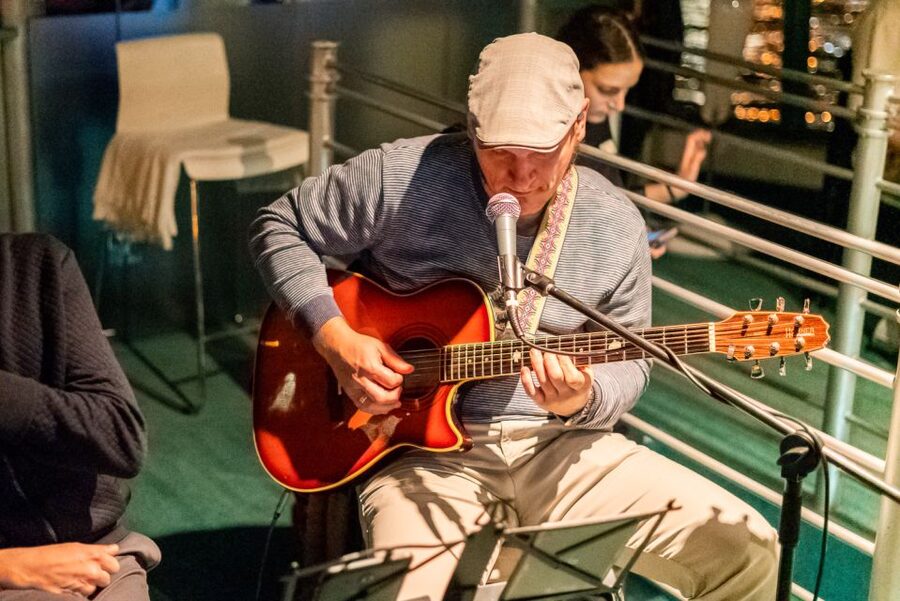 Budapest: Candlelit Dinner River Cruise with Live Music - Parliament, the first great view