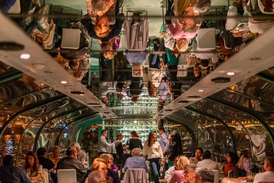 Budapest: Candlelit Dinner River Cruise with Live Music - Choosing the best table