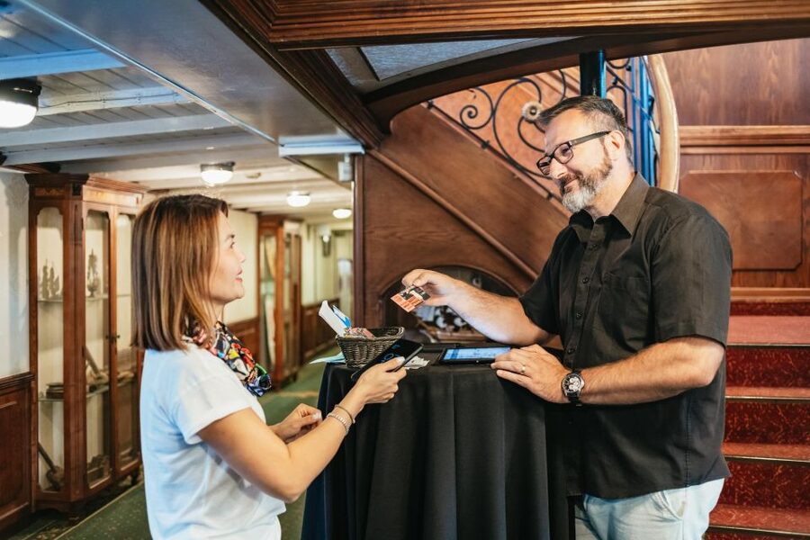 Budapest: Danube River Cruise with Dinner and Prosecco - Goulash, lángos, and the buffet choice