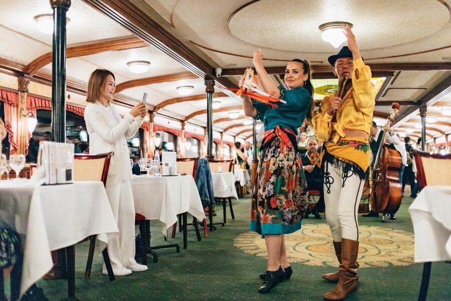 Budapest: Dinner Cruise with Live Music and Folk Dance Show - Practical tips for a smoother night