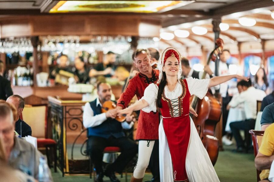 Budapest: Dinner Cruise with Live Music and Folk Dance Show - Hungarian food from a self-service buffet