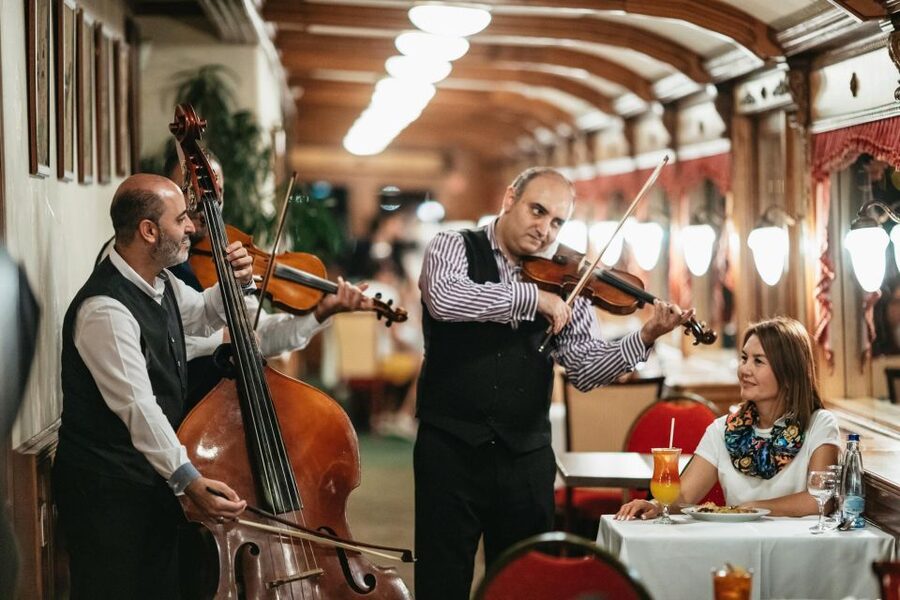 Budapest: Dinner Cruise with Live Music and Folk Dance Show - Who will enjoy this evening most
